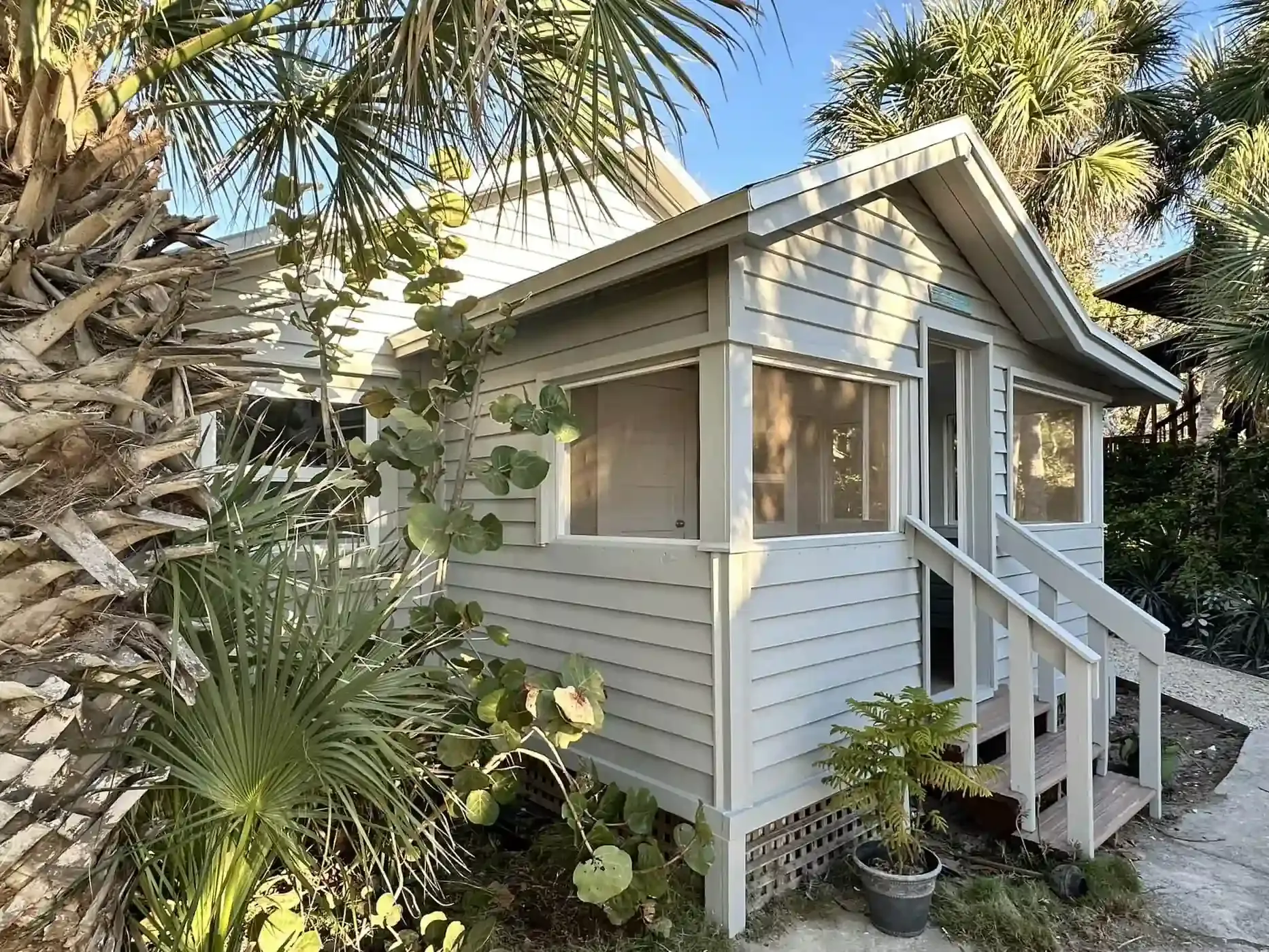 Bird Key waterfront residence with luxury exterior repaint