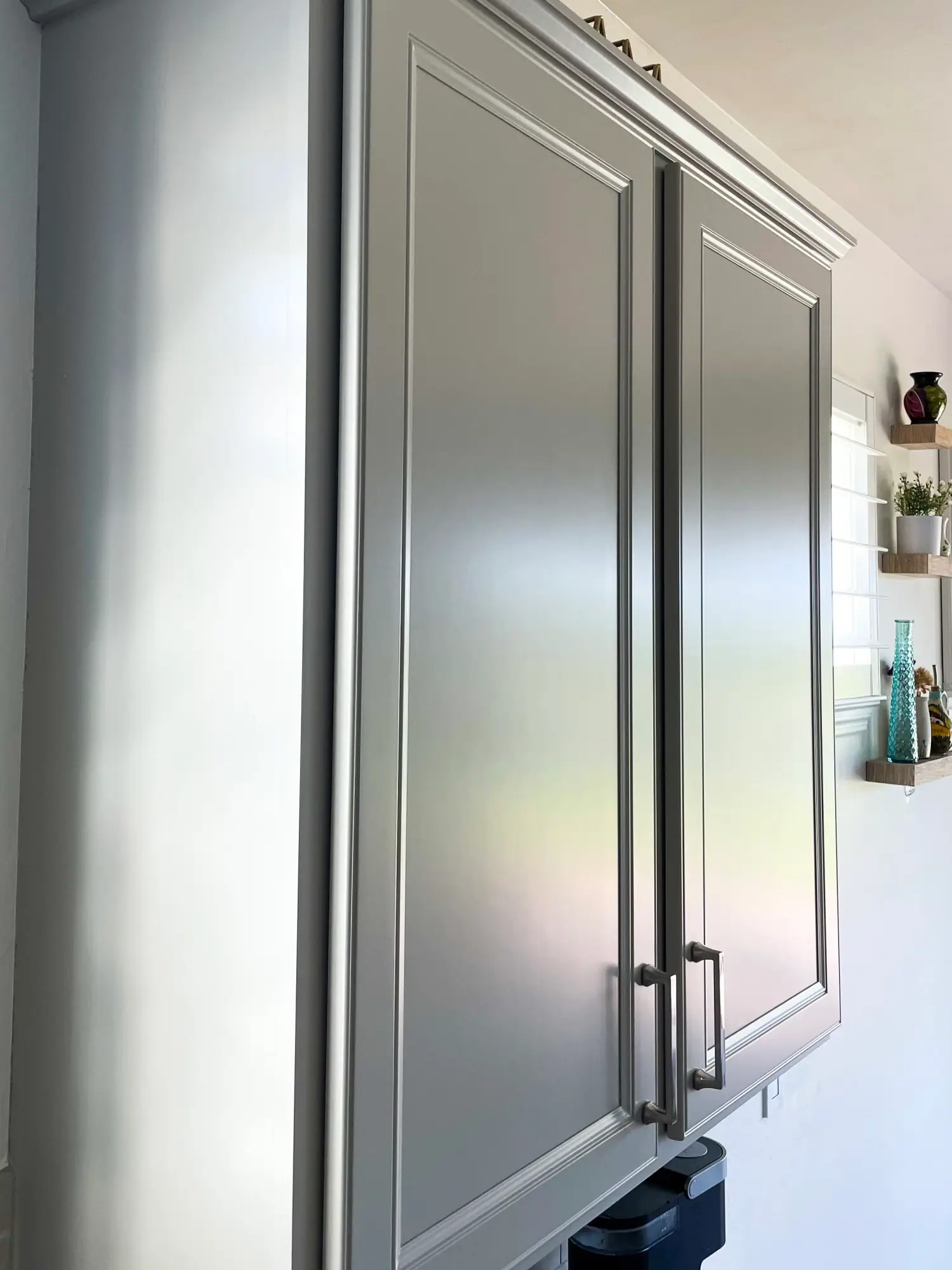 Close-up of premium cabinet finish by Sarasota cabinet painters