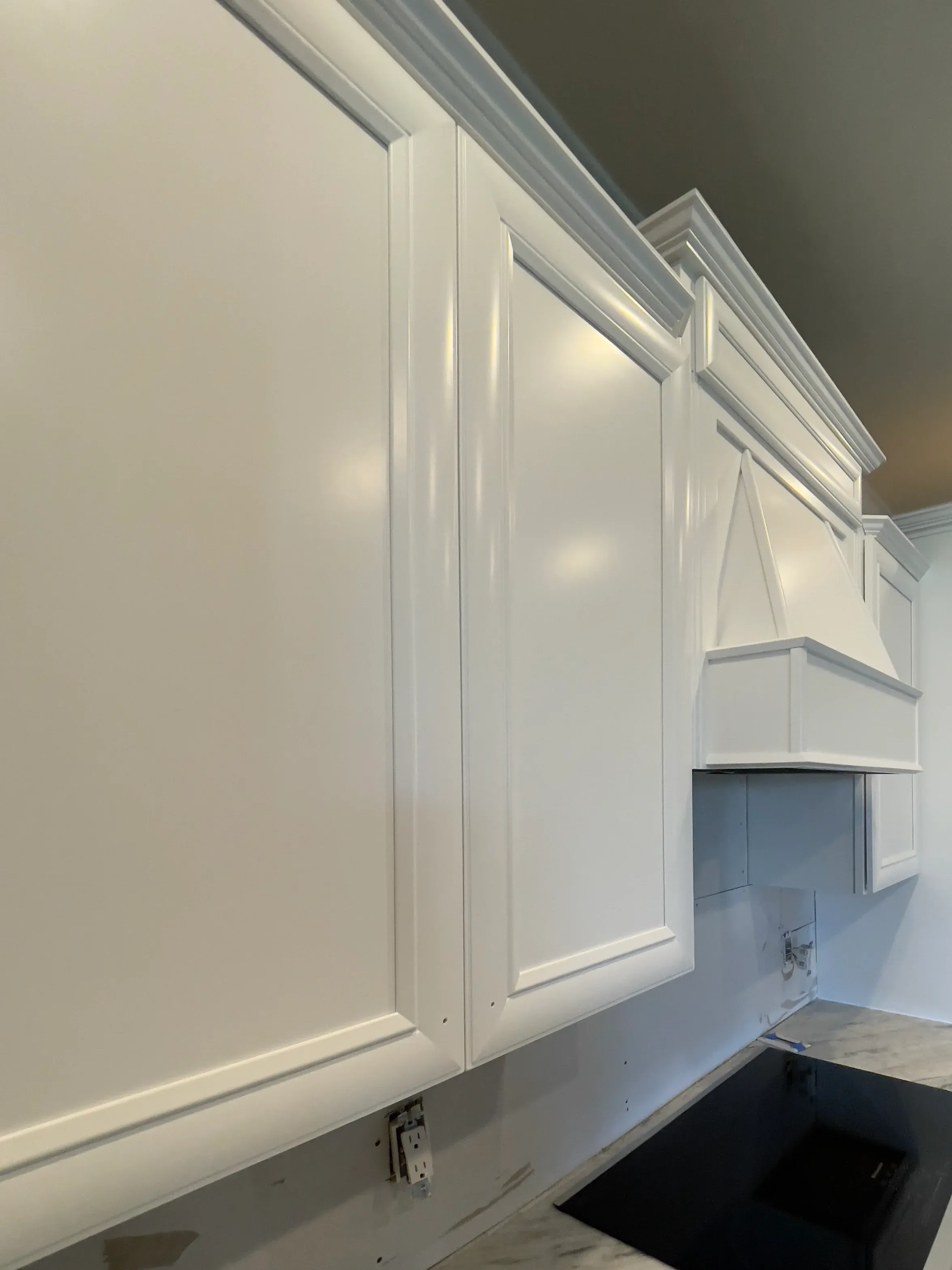 Fresh white Sarasota kitchen after cabinet refinishing