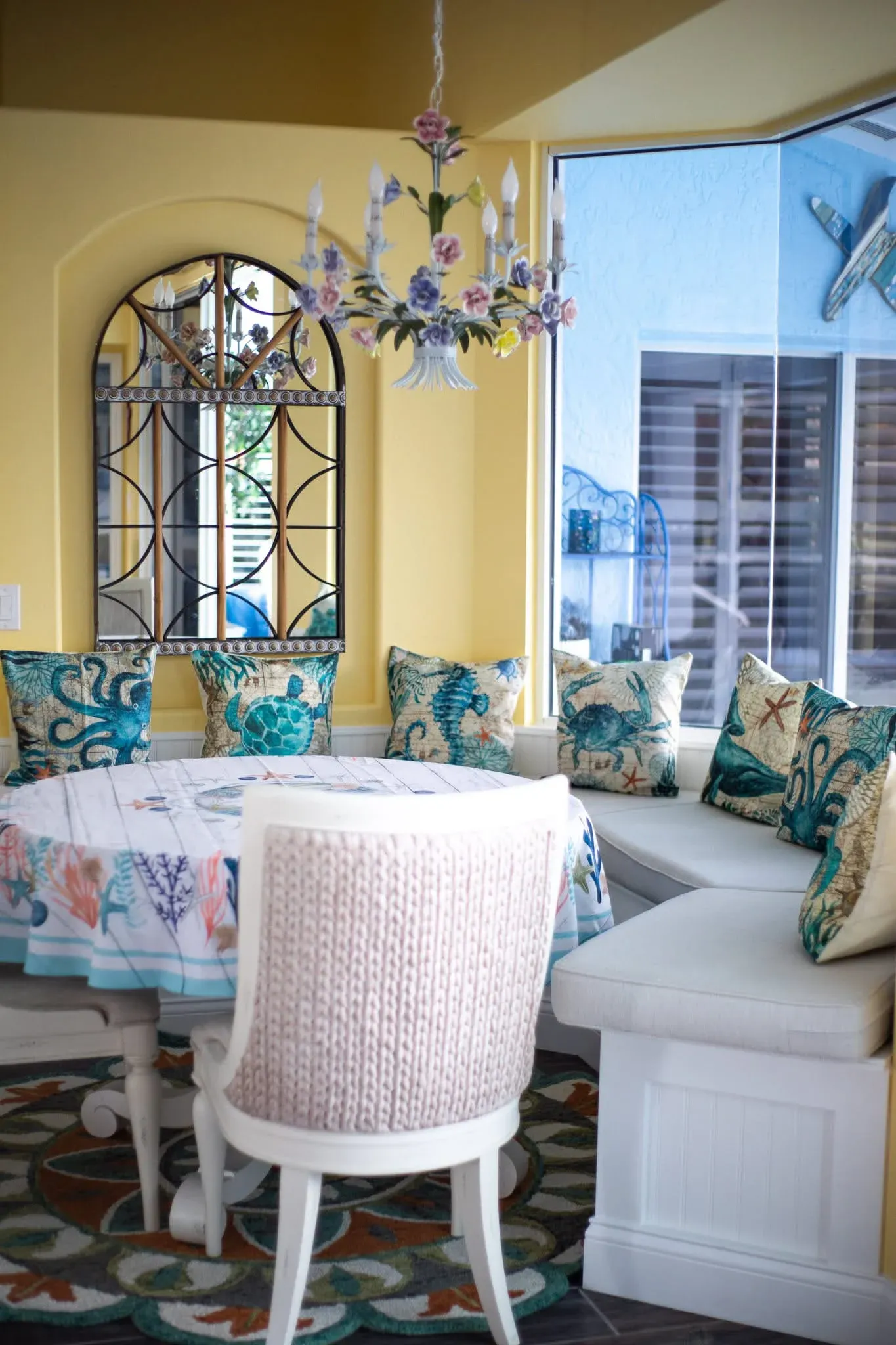 Breakfast nook repaint with aligned trim