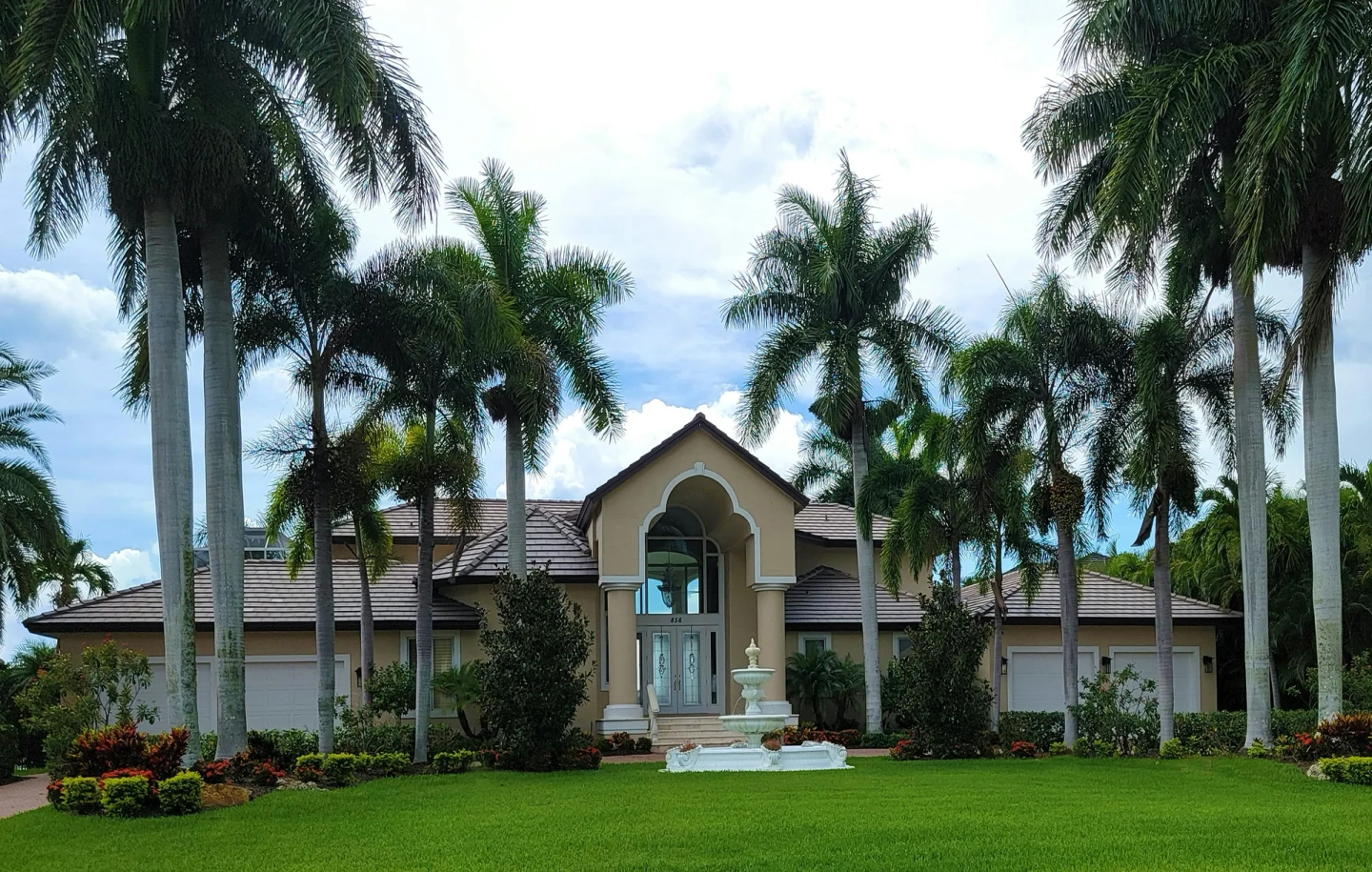 Large Siesta Key estate home with premium exterior paint finish