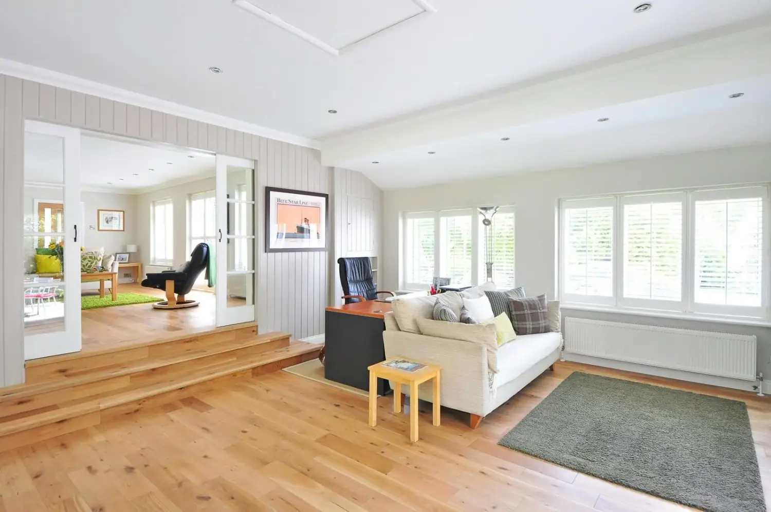 Color Drenching vs Accent Walls: Which is Right?